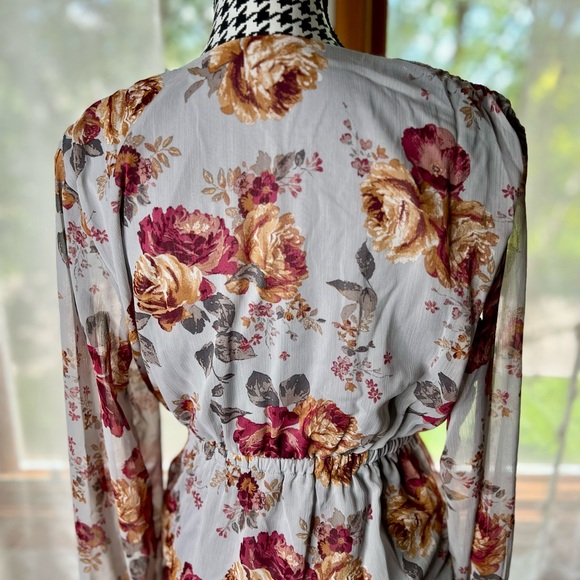 Maurices floral ruched dress 🤍 - Picture 5 of 6